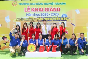 Thầy và trò Trường Cao đẳng Đại Việt Sài Gòn quyết tâm bước vào năm học mới với nhiều thành tích. Ảnh: NTCC.