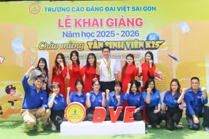 Thầy và trò Trường Cao đẳng Đại Việt Sài Gòn quyết tâm bước vào năm học mới với nhiều thành tích. Ảnh: NTCC.