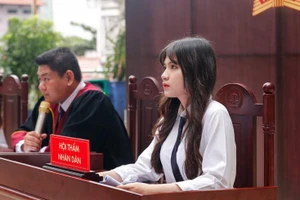 Sinh viên nhóm ngành Pháp luật thực hành môn học. Ảnh: HUTECH.