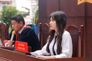 Sinh viên nhóm ngành Pháp luật thực hành môn học. Ảnh: HUTECH.