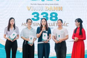 Chị Lưu Thị Thu Hoài - Phụ huynh học sinh Đinh Thái Dương chia sẻ tại Ngày hội đồng hành 2025.