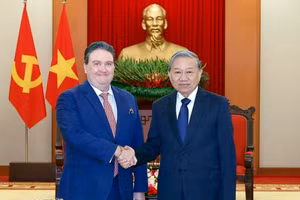 Tổng Bí thư Tô Lâm tiếp Đại sứ Hoa Kỳ tại Việt Nam Marc Evans Knapper. (Ảnh: Thống Nhất/TTXVN)