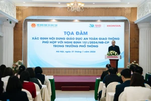 TS. Đỗ Anh Dũng - Vụ Giáo dục Phổ thông - Bộ GD&ĐT phát biểu tại Tọa đàm.