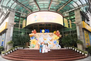 Không gian trang trí “Và tôi cũng yêu em” của PVcomBank – điểm nhấn nổi bật giữa phố Ngô Quyền, Hà Nội.