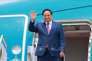 Lễ đón Thủ tướng Phạm Minh Chính đến Thiên Tân bắt đầu chuyến tham dự Hội nghị thường niên các nhà tiên phong lần thứ 16 của WEF. (Ảnh: Dương Giang/TTXVN)
