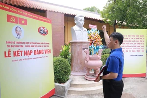Chiến sĩ Nguyễn Minh Nhật tại Lễ kết nạp Đảng. Ảnh: NVCC. 