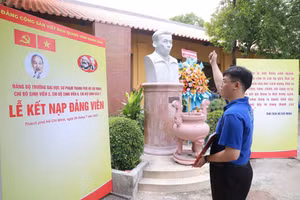 Chiến sĩ Nguyễn Minh Nhật tại Lễ kết nạp Đảng. Ảnh: NVCC. 