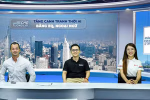 Các diễn giả đại diện DOL English, Song Nguyên Education tại buổi giao lưu tư vấn tuyển sinh ngày 14-8.