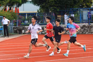Thí sinh dự thi năng khiếu môn điền kinh. 