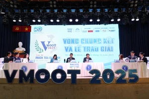 Phiên tòa giả định tại vòng chung kết. Ảnh: HCMULAW. 