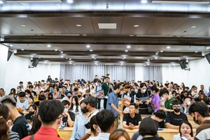 Trong hai ngày 23 – 24/8/2025, hàng ngàn thí sinh đã hoàn thành thủ tục nhập học, chính thức trở thành tân sinh viên khóa 19 (K19) của Trường Đại học Đại Nam.