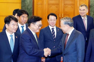 Tổng Bí thư Tô Lâm tiếp Chủ tịch Quốc hội Đại Hàn Dân Quốc Woo Won Shik. (Ảnh: Thống Nhất/TTXVN)