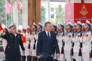 Tổng Bí thư trao danh hiệu Anh hùng lực lượng vũ trang nhân dân cho Quân chủng Hải quân