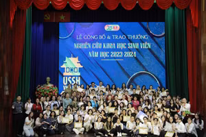 Lễ Công bố và Trao thưởng Nghiên cứu khoa học sinh viên năm học 2023 - 2024 tại Trường Đại học Khoa học Xã hội và Nhân văn (Đại học Quốc gia TPHCM). Ảnh: NTCC. 