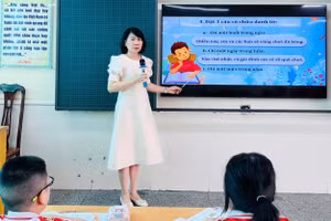 Cô giáo Đỗ Thị Hương luôn là chỗ dựa tin cậy cho các đồng nghiệp trẻ.