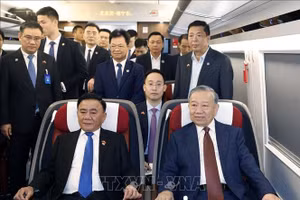 Tổng Bí thư, Chủ tịch nước Tô Lâm đi thăm thành phố Nam Ninh bằng tàu cao tốc