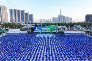 5.000 học sinh từ 15 điểm trường đã có mặt tại Công viên Bờ sông Sài Gòn tập dượt chuẩn bị cho đồng diễn.