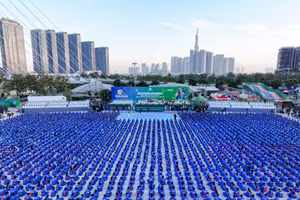 5.000 học sinh từ 15 điểm trường đã có mặt tại Công viên Bờ sông Sài Gòn tập dượt chuẩn bị cho đồng diễn.