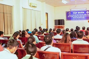 Tập huấn nâng cao kỹ năng sàng lọc trước sinh và sơ sinh cho cộng tác viên dân số. Ảnh:Kiều Nương.