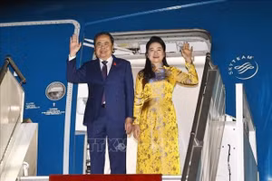 Chủ tịch Quốc hội Trần Thanh Mẫn và Phu nhân đến Yerevan, bắt đầu thăm chính thức Cộng hòa Armenia. (Ảnh: Doãn Tấn/TTXVN)