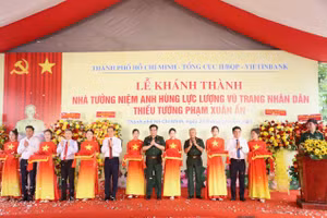 Lễ Khánh thành Nhà tưởng niệm Thiếu tướng, Anh hùng Lực lượng vũ trang nhân dân Phạm Xuân Ẩn. Ảnh: Ngô Tùng. 