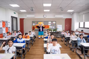 Thí sinh hào hứng chụp ảnh trước giờ bước vào cuộc thi mùa giải 2024 - 2025.