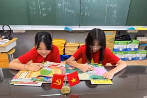 Ấn phẩm Cầu Vồng Tuổi thơ được sử dụng như học liệu trong tiết học tiếng Việt (môn ngoại ngữ) của các học sinh Đài Loan tại trường tiểu học.