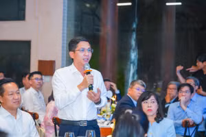 Đại diện các trường đại học trên địa bàn TPHCM góp ý xây dựng TPHCM tới lãnh đạo TPHCM. Ảnh: BTC. 