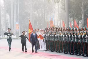 Tổng Bí thư Tô Lâm duyệt đội danh dự. Ảnh: TTXVN