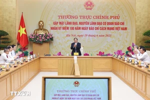 Thủ tướng Phạm Minh Chính chủ trì cuộc gặp của Thường trực Chính phủ với lãnh đạo, nguyên lãnh đạo các cơ quan báo chí. (Ảnh: Dương Giang/TTXVN).