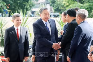 Tổng Bí thư Tô Lâm dự Lễ kỷ niệm 80 năm Ngày truyền thống Toà án nhân dân và đón nhận Danh hiệu Anh hùng Lao động. (Ảnh: TTXVN)