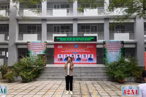 Cô Ngọc Anh - giáo viên DOL IELTS Đình Lực đồng hành cùng Talkshow.