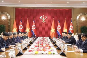 Tổng Bí thư Tô Lâm hội đàm với Tổng Bí thư, Chủ tịch Quốc vụ CHDCND Triều Tiên Kim Jong Un. Ảnh: Thống Nhất/TTXVN