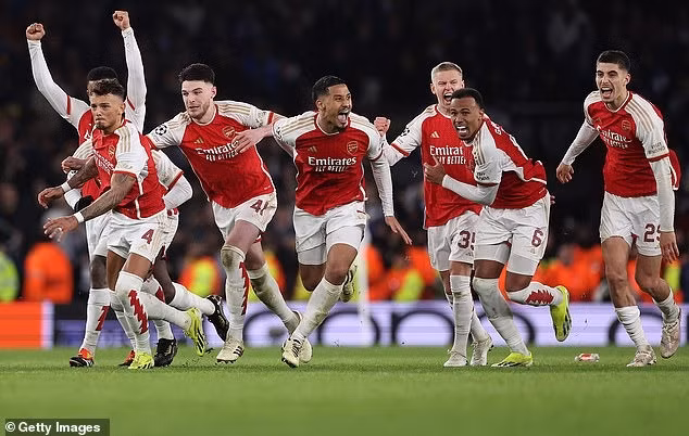 Arsenal hóa giải lời nguyền Champions League, thẳng tiến vào tứ kết