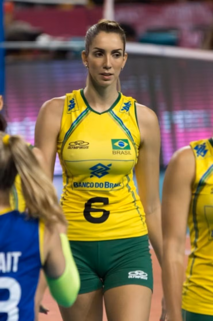 Hot girl bóng chuyền Việt Nam vào top VĐV cao nhất tại CLB thế giới 2023 