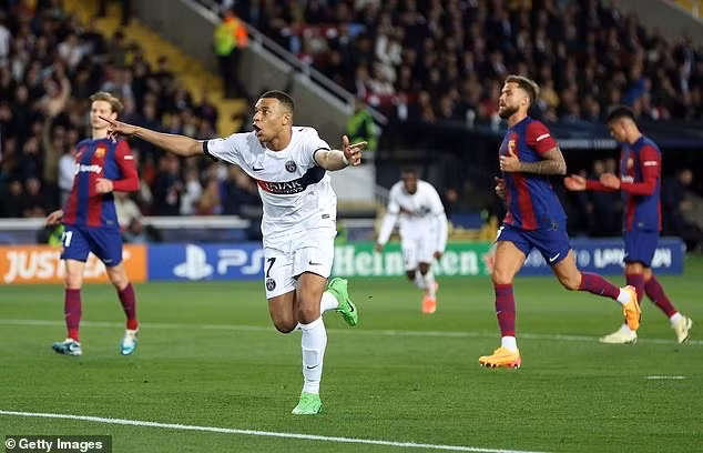 Chùm ảnh: PSG ngược dòng khó tin trước Barcelona, vào bán kết Champions League 