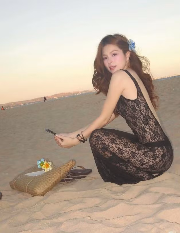 Nhan sắc của Bảo Hân được ví như ''Han So Hee Việt Nam''. Vóc dáng nóng bỏng như 'thiêu đốt' của bạn gái cựu sao U23 Việt Nam