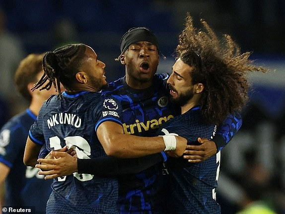 Chùm ảnh: Cole Palmer tiếp tục toả sáng, Chelsea sáng cửa dự Europa League 
