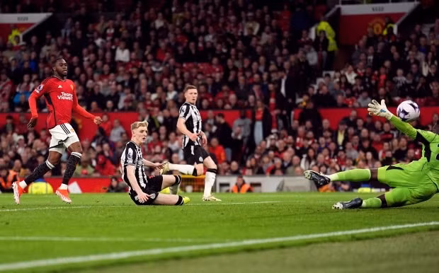 Chùm ảnh Hojlund thắp hy vọng Man Utd dự Cup châu Âu 