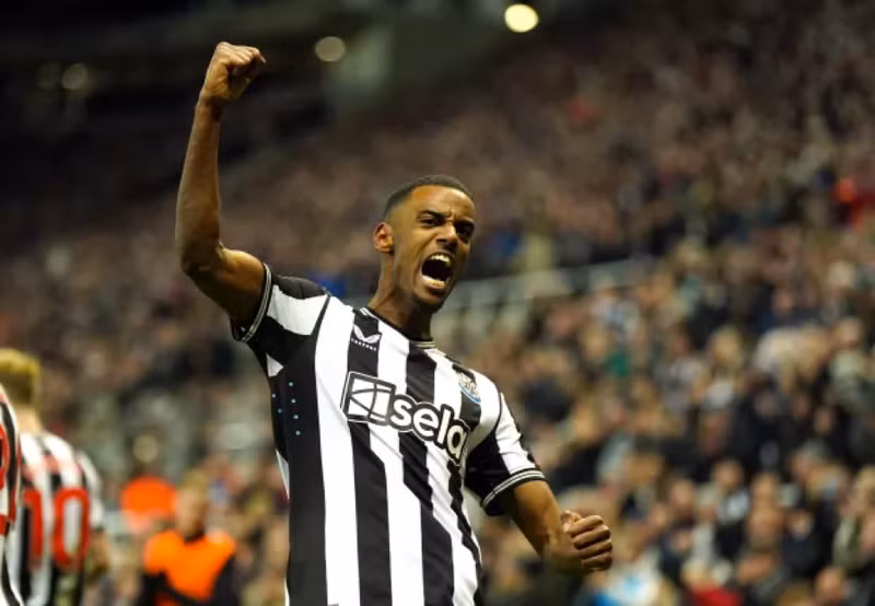 Bruyne giúp Man City thắng Newcastle, phả hơi nóng vào Liverpool 