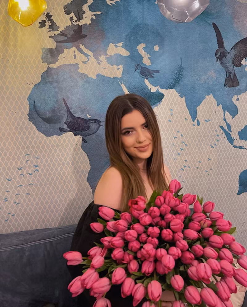 Cô nàng Ioana Stan hiện là sinh viên ngành kiến trúc. Thêm nàng WAG tuyệt sắc cập bến Ngoại hạng Anh