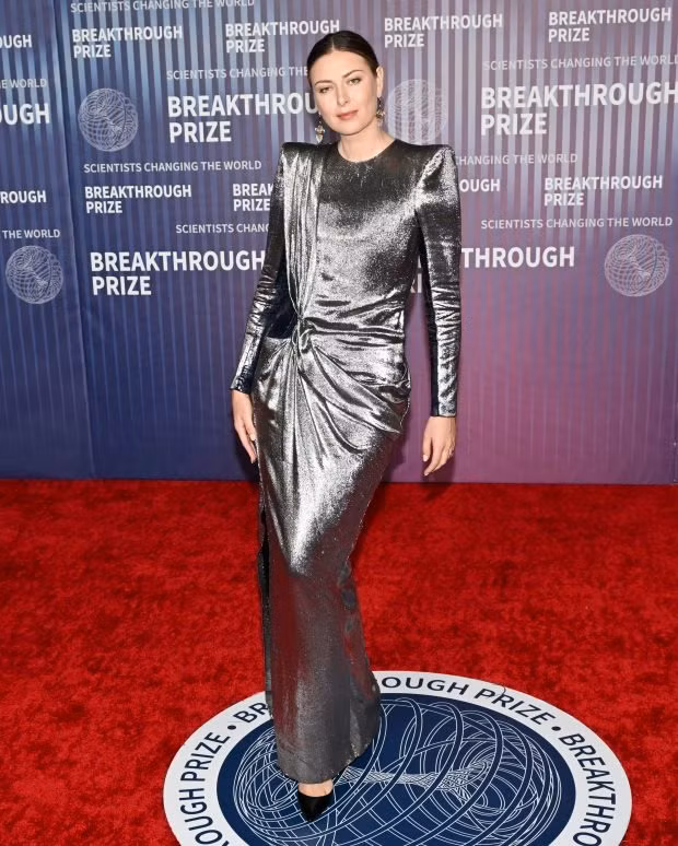 'Búp bê' Nga Sharapova quyến rũ với trang phục dạ hội