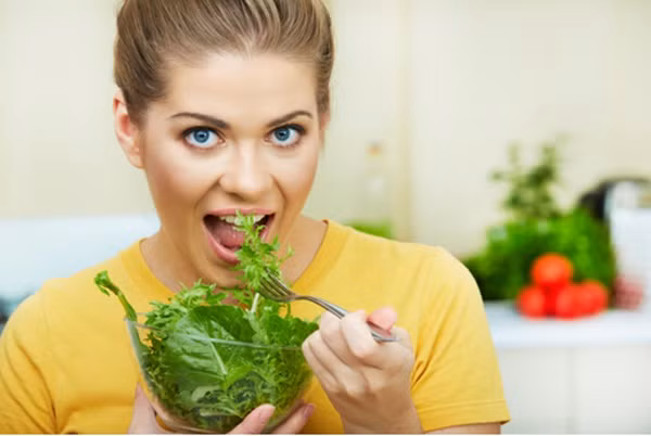 Việc tiêu thụ nhiều rau lá xanh giúp giảm nguy cơ đau tim, đột quỵ, đái tháo đường và một số bệnh ung thư. Top những thực phẩm kích hoạt, hỗ trợ kéo dài tuổi thọ