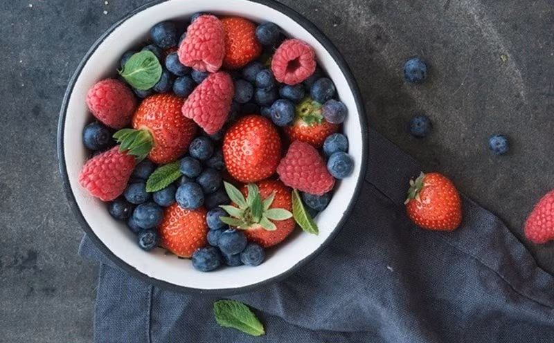 Các loại quả mọng như dâu tây và quả mâm xôi cũng rất giàu chất chống oxy hóa và vitamin C làm giảm mức độ căng thẳng và cải thiện tâm trạng. Top thực phẩm nên bổ sung giúp giảm stress hiệu quả