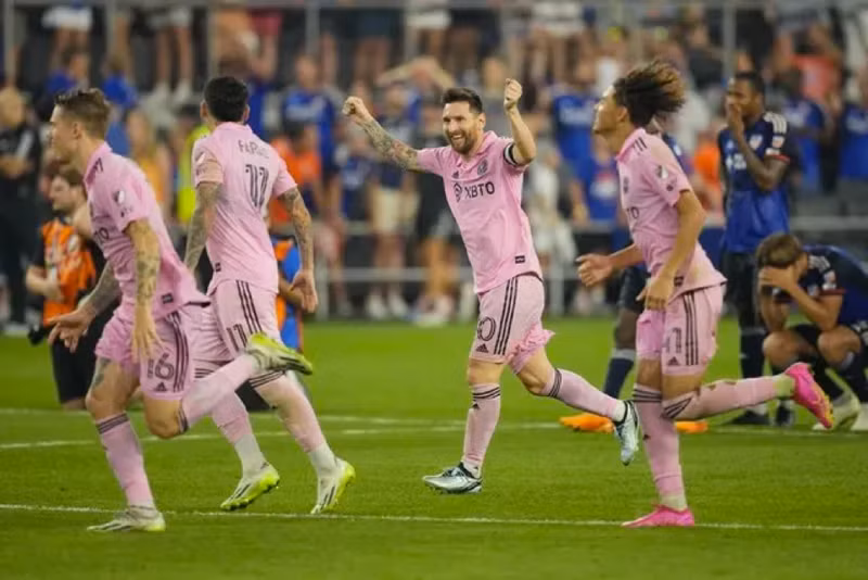 Chủ nhân 7 Quả bóng Vàng liên tục bùng cháy mỗi khi ra sân trong màu áo Inter Miami. Messi tri ân Inter Miami sau trận đấu cuối cùng mùa giải 2023