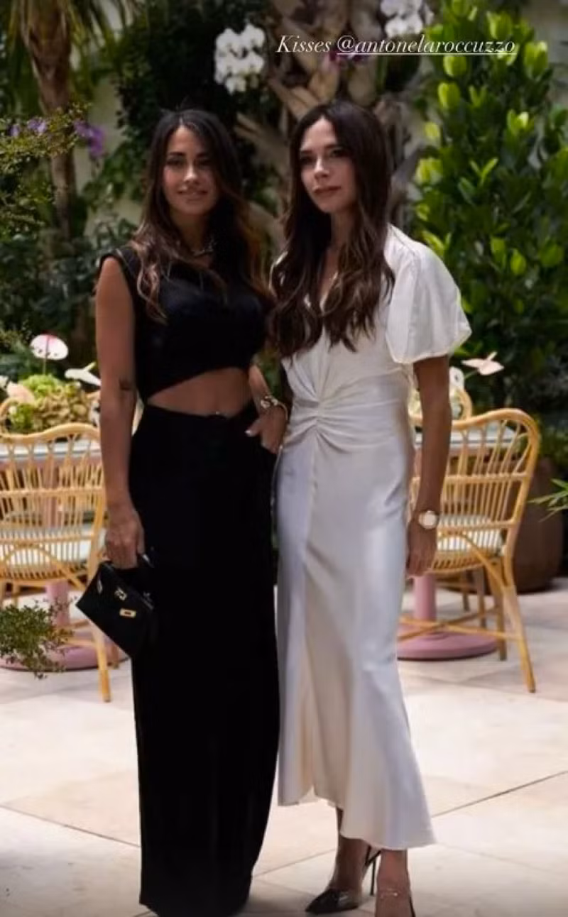 Antonela Roccuzzo và Victoria Beckham cũng đến Charlotte xem trận đấu cuối cùng của Inter Miami ở mùa giải 2023. Messi tri ân Inter Miami sau trận đấu cuối cùng mùa giải 2023