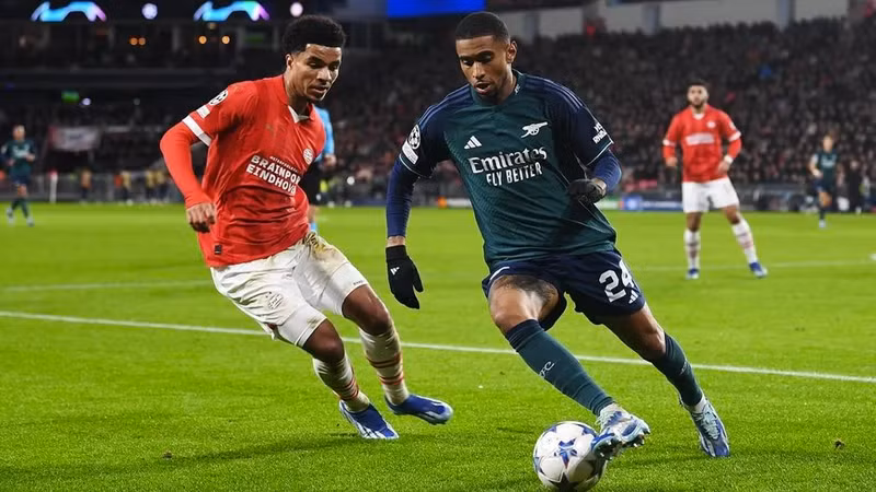 </strong> <strong> Arsenal: </strong>Pháo thủ và PSV Eindhoven cùng dắt tay nhau đi tiếp ở bảng B khi hoà nhau với tỷ số 1-1 ở lượt cuối ngày 13/12.<br/> <strong> Điểm mặt 14 đội vào vòng knock-out Champions League