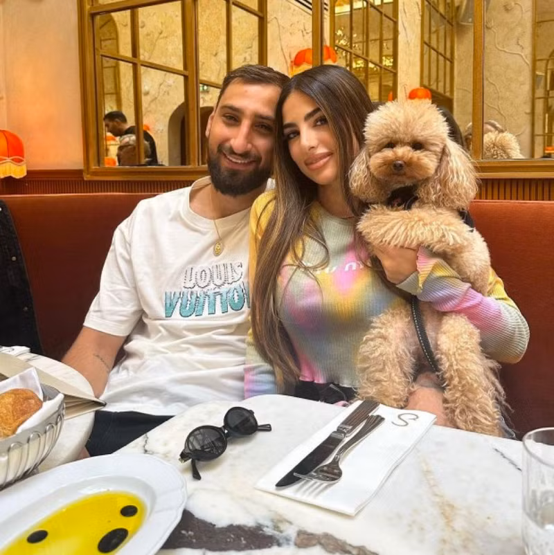Cô nàng là hôn thê của thủ môn chính tuyển Italia và câu lạc bộ PSG Gianluigi Donnarumma. Lộ diện các nàng WAGs xinh như mộng của tuyển Italia
