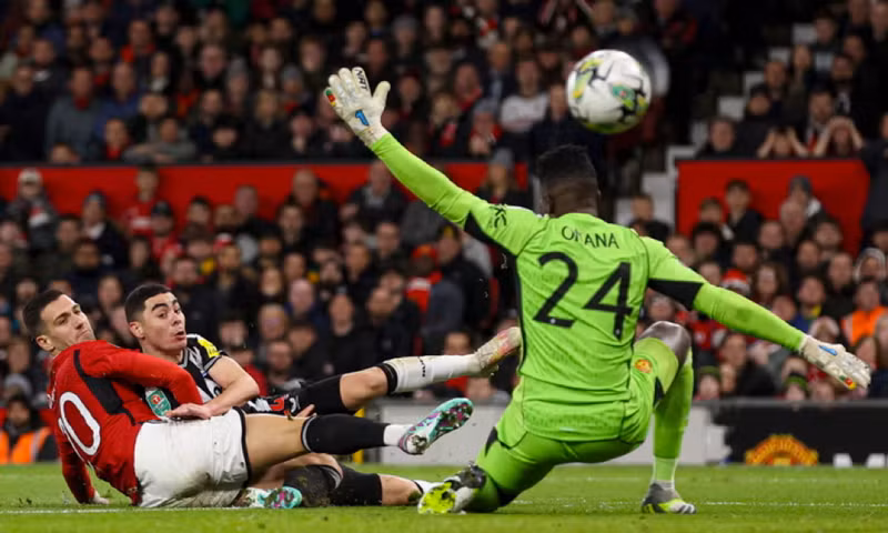 Man United thua thảm hại, thành cựu vương tại Old Trafford