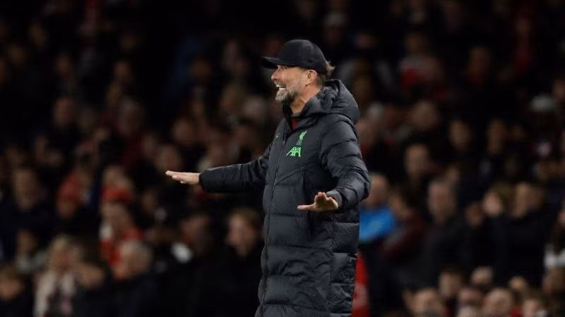 Chiến lược gia Jurgen Klopp chết lặng sau trận thua thảm của đội nhà Liverpool. Chùm ảnh: Liverpool thảm bại, Arsenal thắp sáng cuộc đua vô địch